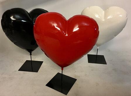 hart ballon polyresin op statief Love United