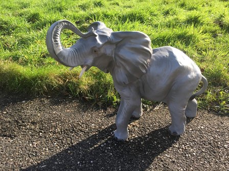 olifant  polyester beeld 