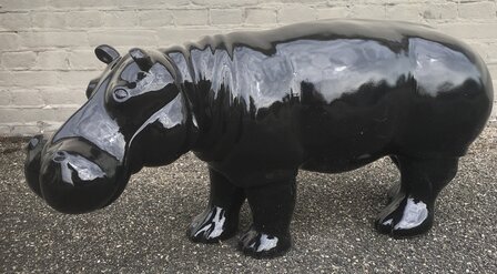 Hippo Nijlpaard staand zwart