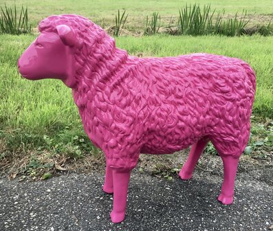 schaap polyester beeld 80 cm fuchsia roze autolak