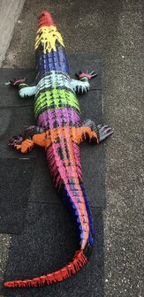 krokodil polyester kunst beeld dripping design   210cm