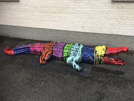 krokodil polyester kunst beeld dripping design   210cm