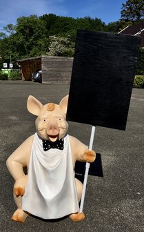 staand varken met krijtbord 
