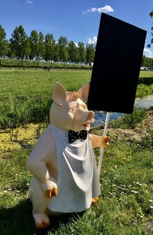 staand varken met krijtbord 