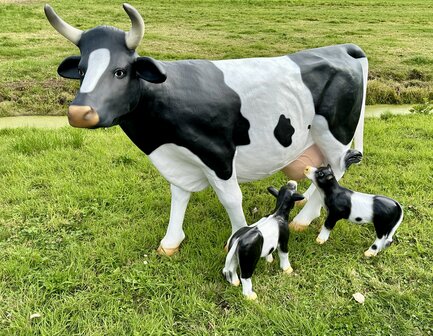 Koe beeld met 2 kalveren levensgroot 