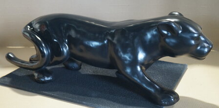 panter sluipend zwart 