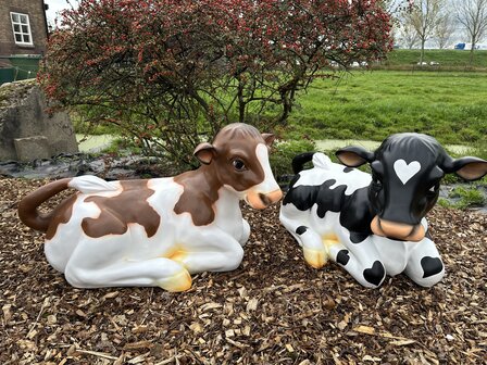 koe kalf polyester-liggend -tuin beeld 