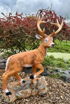 hert op rots polyester beeld jokalux moordrecht 