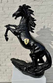 Steigerend paard 95cm ferrari