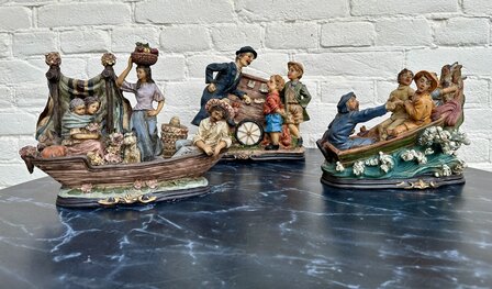 polyester beeld familie in boot 