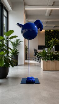 Vogel kunstwerk op metalen voet blauw 