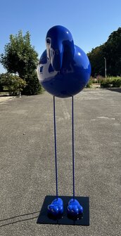 Vogel kunstwerk op metalen voet &ndash; blauw 