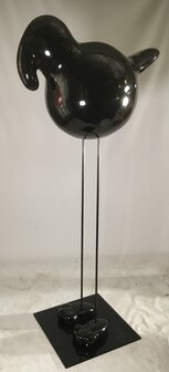 Vogel kunstwerk op metalen voet 