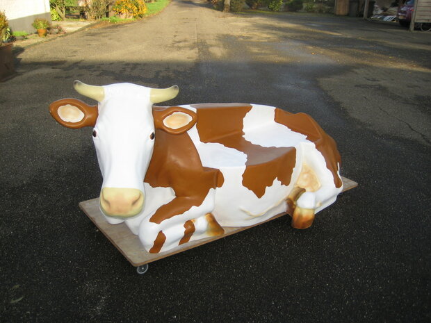 koebank  polyester kunstbeeld 