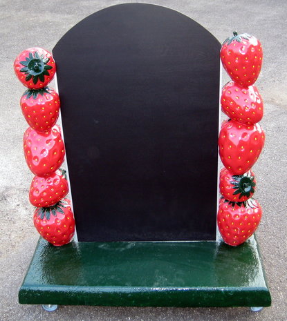 aardbeien -stoepreclame - bord -op wielen