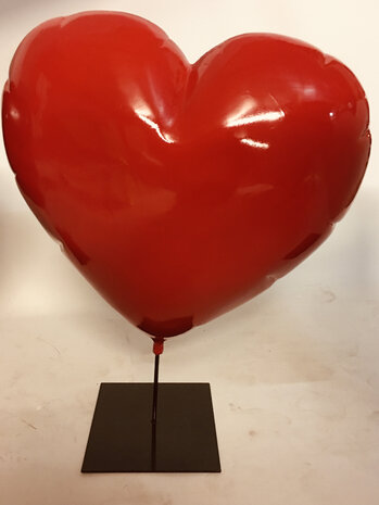 hart ballon polyresin op statief Love United