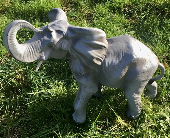 olifant  polyester beeld 