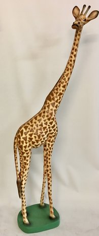 Giraffe 189 cm hoog op sokkel 