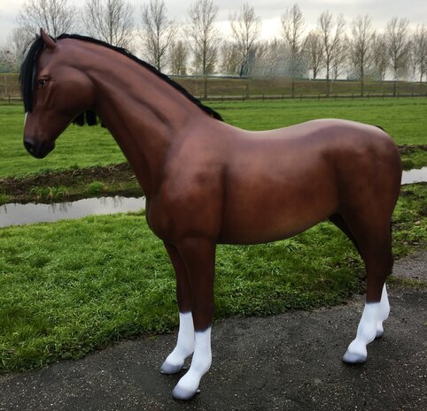 Levensgroot paard met nylon manen en staart 