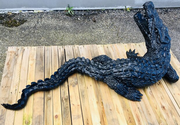 krokodil polyester kunst beeld zwart 175cm