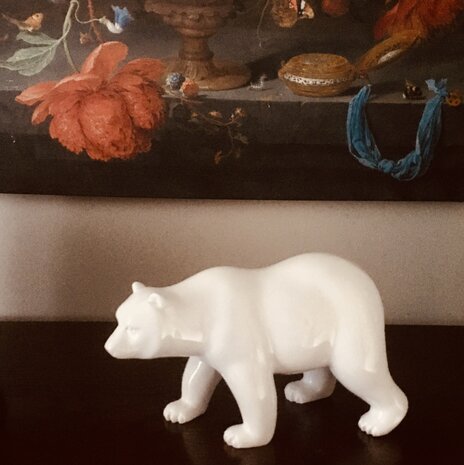 Polar bear wit staand