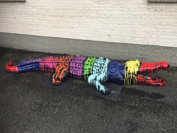krokodil polyester kunst beeld dripping design   210cm