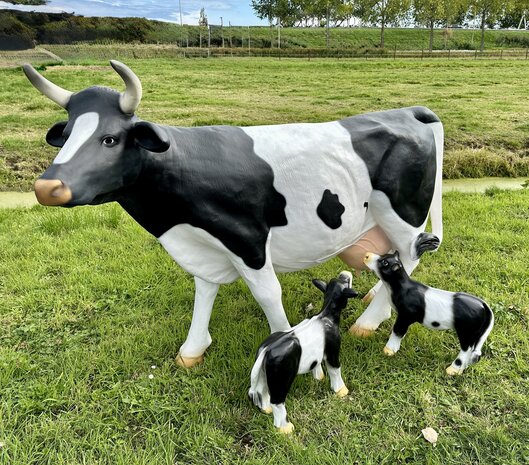 Koe beeld met 2 kalveren levensgroot 