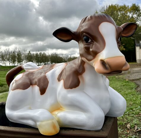 koe  kalf liggend - roodbont - 87cm