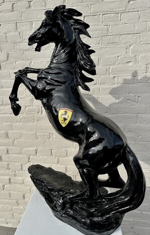 Steigerend paard  ferrari