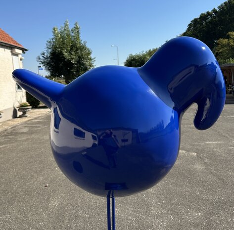 Vogel kunstwerk op metalen voet &ndash; blauw 