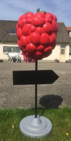 framboos op beton voet met aanwijsbord 150cm 