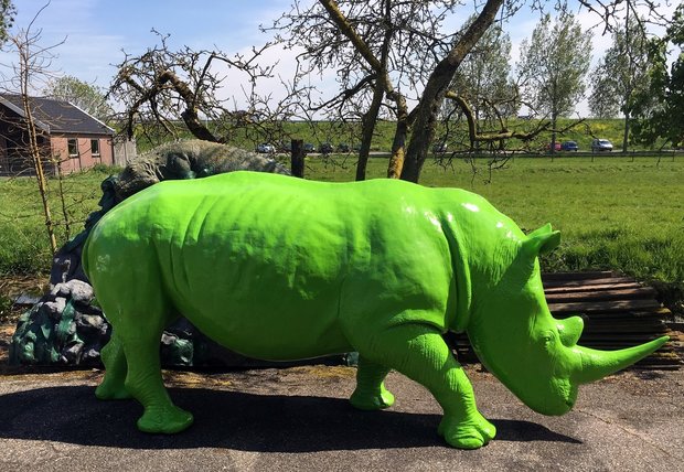 neushoorn rhino life size 