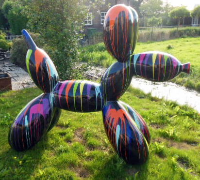 Balloon dog  xxl staand zwart kunsthars beeld  dripping design -hond