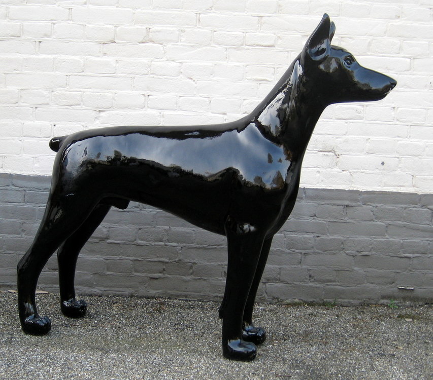 Dobermann zwart hoogglans kunsthars 105cm