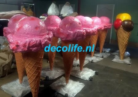IJshoorn aardbeien ambachtelijk schepijs op wielen €629