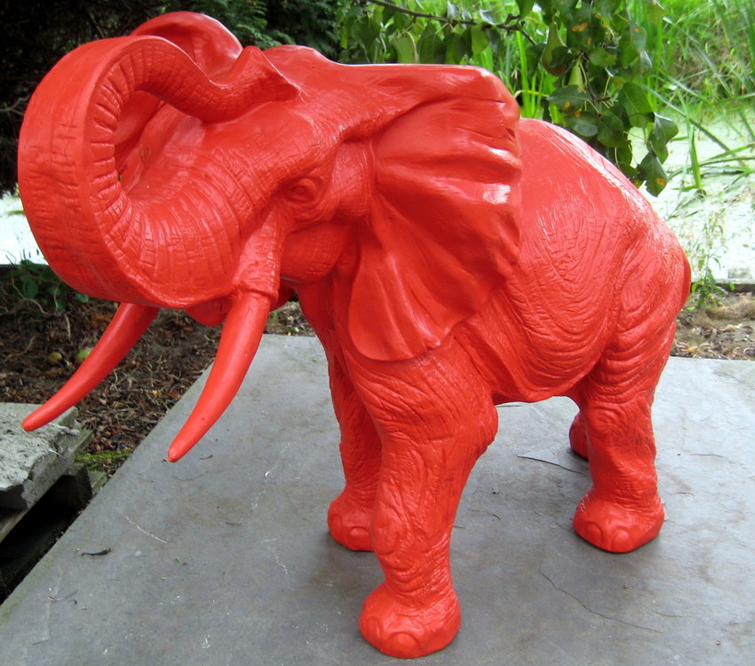 olifant staand 85 cm rood polyester