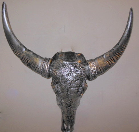 Bizon schedel indiaan gegraveerd zilver  65cm