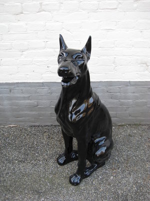 Dobermann zwart hoogglans kunsthars 95cm