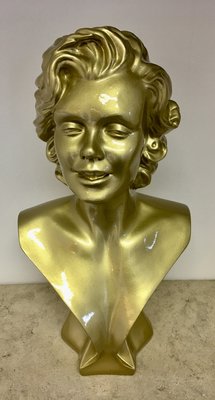 Marilyn Monroe buste.