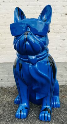 Franse bulldog Max kunstbeeld zittend met bril en stropdas blauw design splash