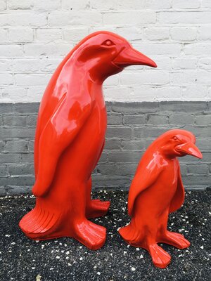 pinguïn rood polyester  set van 2 pinguin beelden