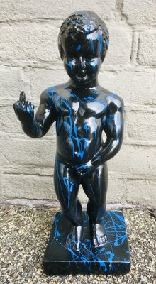 manneken Pis Kunsthars  colorful zwart  blauwsplash 28cm