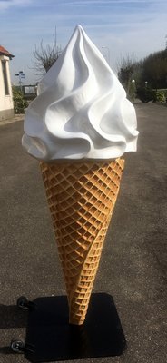 IJshoorn Softijs 185 cm Super Groot op voet met wielen €599,95