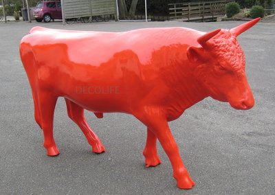 Stier polyester kunst beeld 220cm rood hoogglans