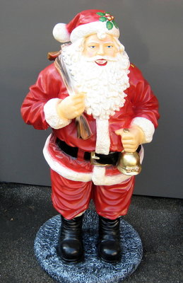 Kerstman staand met bel op voet 125cm €329,75