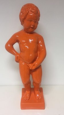 manneken Pis Kunsthars oranje beeld 62 cm