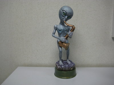 Alien Beeld met Sax 35x17cm  Led verlichting