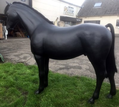 Levensgroot paard met kunstmanen en kunststaart - zwart
